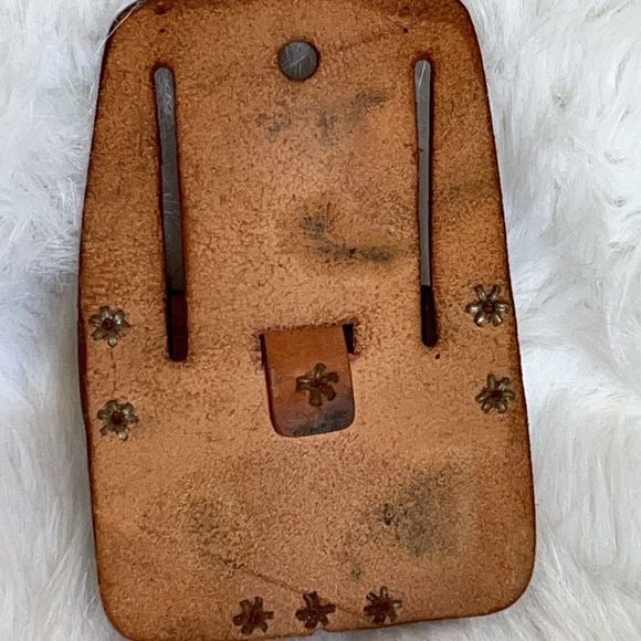 Hardware brown leather belted holder Excellent - Picture 4 of 5